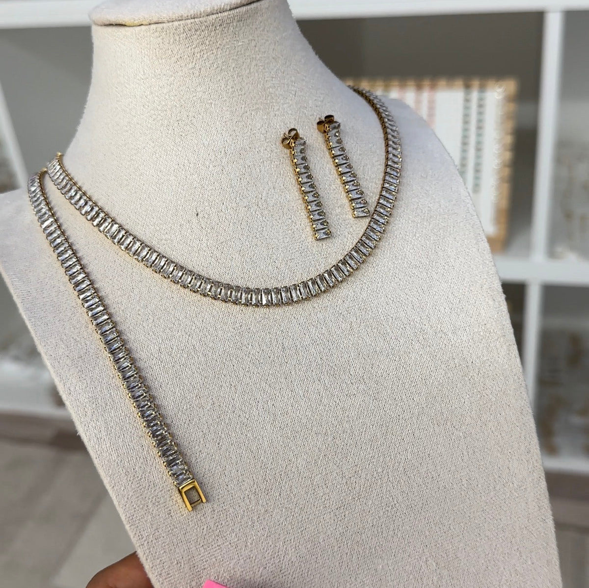 White Luxe Nacklace